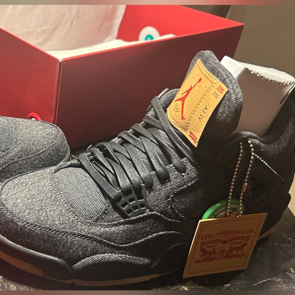 Jordan 4 Retro x Levi's Black Denim bnib Mens Size 10.5 very rare untouched!